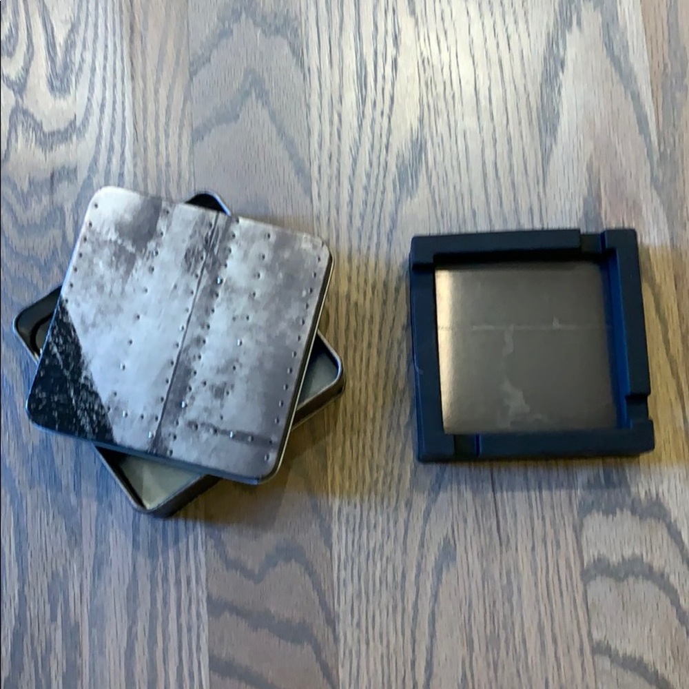 Silicone ashtray with metal insert